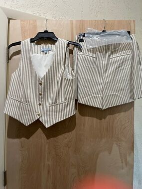 Matching vest short set
